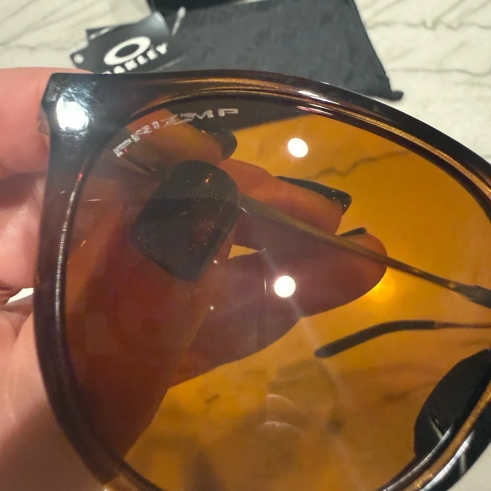 Oakley chic sunglasses